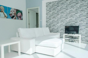 Cozy 1 Bedroom with Dubai Eye and sea views minutes to beach